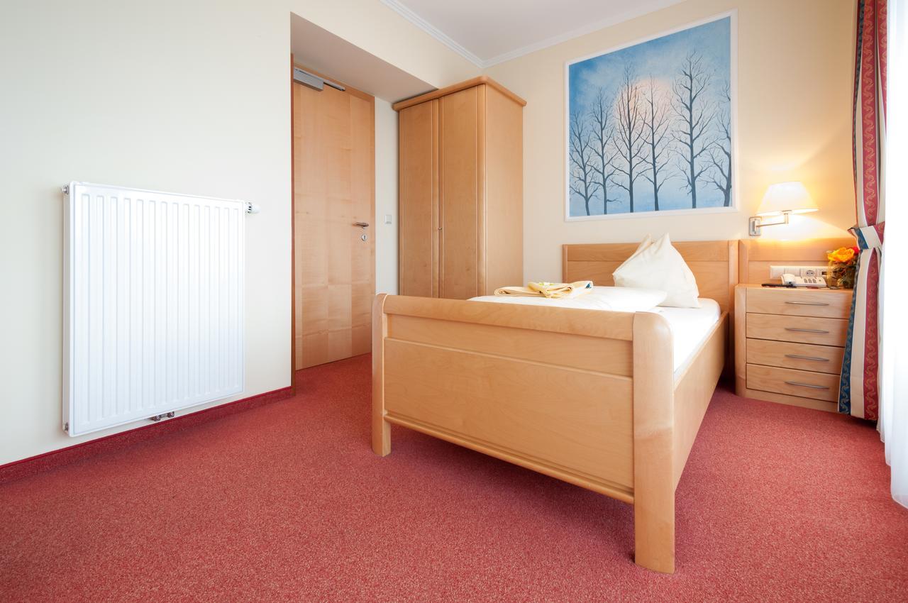 Hotel Landhof Simeter Gmbh Spittal an der Drau Dış mekan fotoğraf